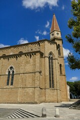 
L’abside et le campanile de la cathédrale San Donato d’Arezzo
 - obrazy, fototapety, plakaty