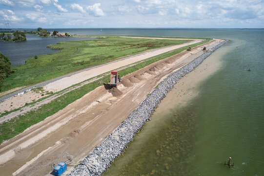 Markermeer dyke barrier - climate adaptation strategy