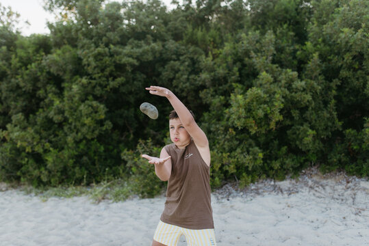 Adventurer kids at the beach makes the stone levitates