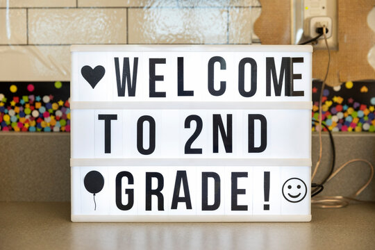 School sign to welcome 2nd Graders to Classroom 