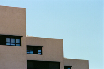 analogical minimalist architecture
