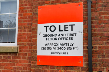 To let offices board sign on the side of a building - obrazy, fototapety, plakaty