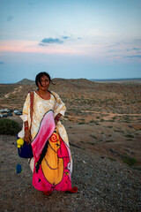 joven guajira de la etnia wayuu, quienes viven al norte de Colombia, tienen su propia cultura, su...