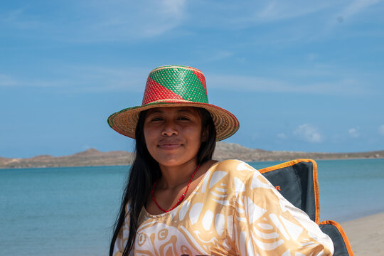 Milca mujer ind&iacute;gena de la etnia wayuu, posando para mi  en la alta guajira, en el cabo de la vela, Uribia, lugar de hermosos atardeceres, bella bahia, los wayuu tienen su propia cultura, lengua, etc