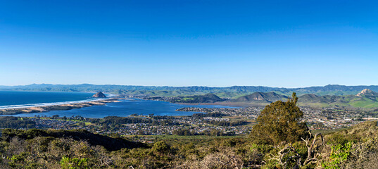 Fototapeta na wymiar panorama view of ocean, bay, city, hills