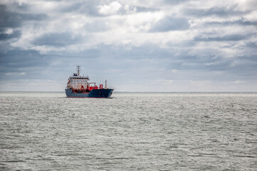 An Oil/Chemical Tanker vessel sailing in the Atlantic Ocean. Its carrying capacity is 16791 t DWT.