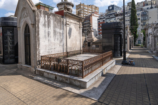 Atmospheric phanteon in Cemetery 