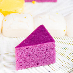 Purple potato cake is a food made from the starch of the crop purple sweet potato, which is a common breakfast food for the Chinese people.
