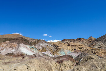 Fototapeta na wymiar Colorful mountains at Artists Palette in Death Valley National Park