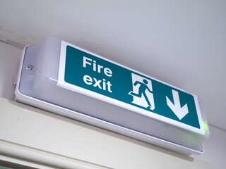 fire exit sign - 783560663