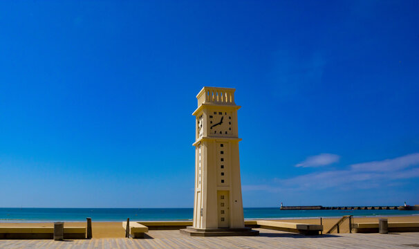 L'Horloge du Remblai aux Sables d'Olonne, Vend&eacute;e, Pays-de-la-Loire, France