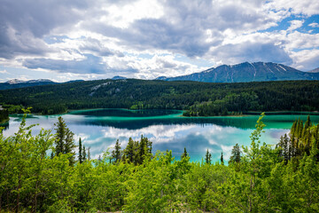 Naklejka premium Beautiful Emerald Lake Skagway Alaska