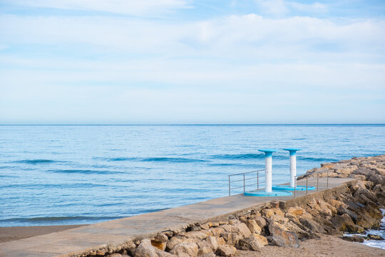 Duschen am Strand von Sitges, Spanien
