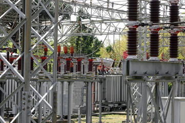 Power plant electrical circuits with large disconnectors and switches and high voltage lines - 783596496