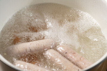 お湯で茹でるソーセージ