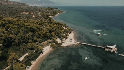 Obraz premium Aerial view of a white wand beach surrounde by trees