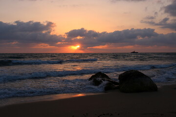 Lighting and color of the sky above the horizon at sunset.