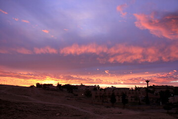 Lighting and color of the sky above the horizon at sunset.