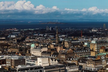 Fototapeta na wymiar Cityscape of Edinburgh on a sunny day