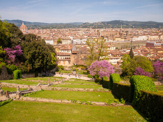 Italia, Toscana, Firenze,  il giardino della Villa Bardini e panorama su Firenze.