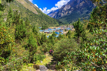 Sherpas arriving the village Ghunsa in the Kanchenjunga region, Nepal.  Ghunsa is a station on the Kanchenjunga Base Camp trek as well as on the Great Himalaya Trail (GHT) - 783680824