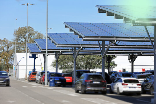 Panneau solaire parking Hypermarch&eacute;