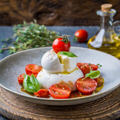 Salad with mozzarella and tomatoes - 783741217