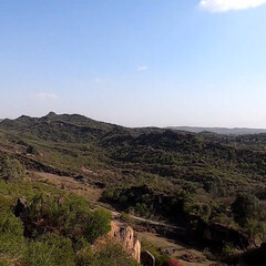 view from the top of the mountain Rock Soil and stone Mountains Natural plants Trees Difficult roads Roads Hills Peaks Historic sites Old forts Walls Blue sky Herbs Fog Cold