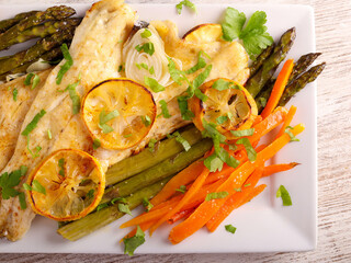 Lemon fish with asparagus and carrot