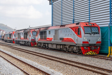 Fototapeta na wymiar Head locomotive side view of the station platform and commuter train in the line parking lot