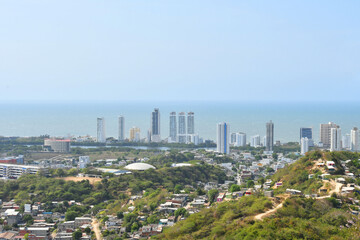 Panorámica en la ciudad de Cartagena de Indias, horizonte en el Océano Atlántico, toma horizontal.