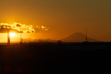 千葉から見る夕刻の富士山景色(シルエット)