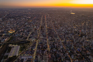 Avenida Visconde de Guarapuava em Curitiba movimentada