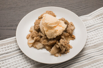 Apple Crisp with Oats and Vanilla Ice Cream 