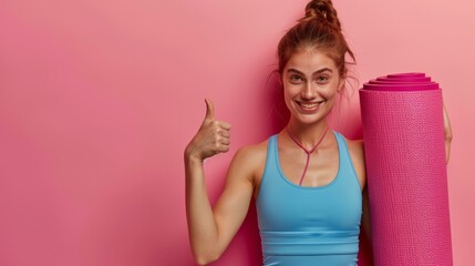 Obraz premium Woman with Yoga Mat Smiling