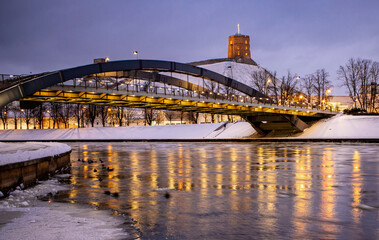 bridge at night in Vilnius - obrazy, fototapety, plakaty