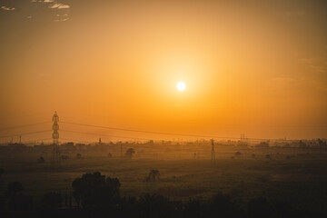Naklejka premium Luxor, Egypt - October 27, 2022. Sunrise from the balloon near Luxor temple.