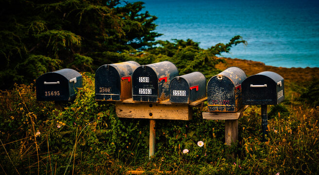 Buzones en la costa de San Francisco, ciudad en medio de la naturaleza