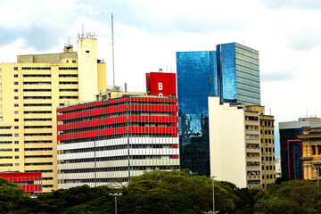Arquitetura moderna em prédios de escritório no centro de São Paulo. 
