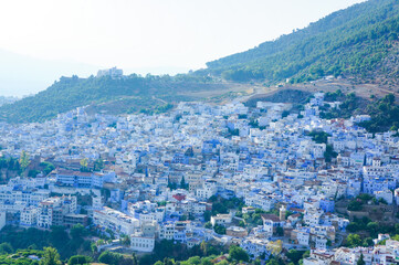 Obraz premium 太陽光が眩しいシャウエンの街並み