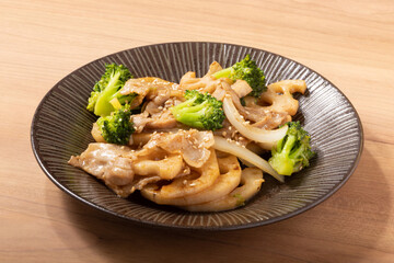 豚バラ肉とブロッコリーと蓮根の炒め物（オイスターソース）