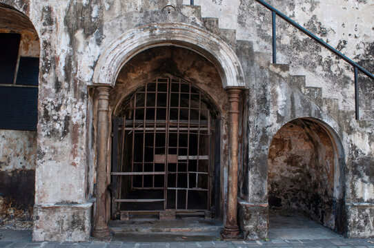 puerta de metal, veracruz, san juan de ulua, totonacas, arcos, fuerte, ruta de cortes, mexico, fortaleza, carcel