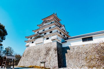 青空に映える唐津城