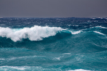 Fototapeta premium 奄美の海, ダイナミックな海, 美しい波, 美しい波色, 