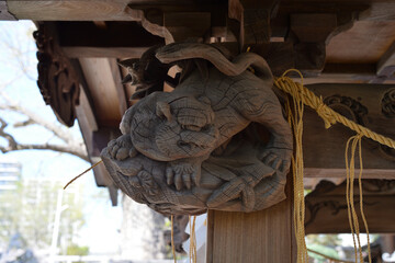 松戸神社手水舎の柱に「白虎」