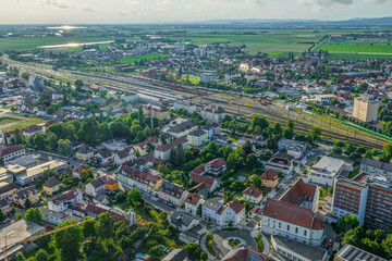 Die Stadt Plattling im G&auml;uboden in der niederbayerischen Region Donau-Wald im Luftbild