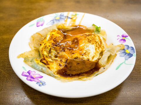Taiwan traditional food: Oyster omelet.