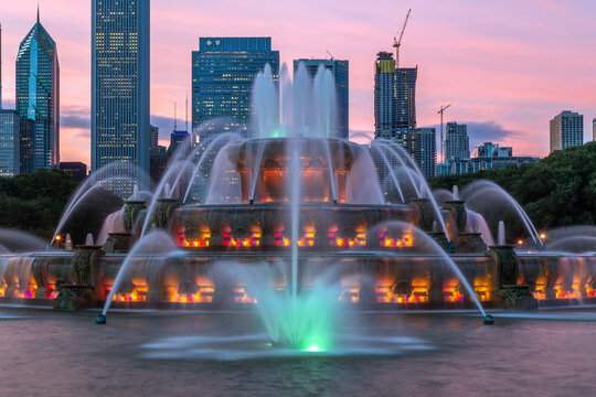 Buckingham fountain in Grant Park, Chicago, USA
