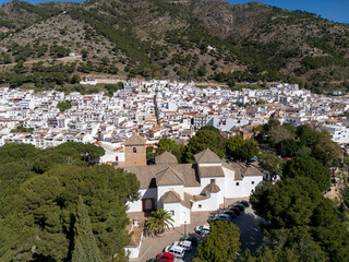 Fototapeta na wymiar vista aérea del bonito pueblo mediterráneo de Mijas en la costa del sol de Málaga, España