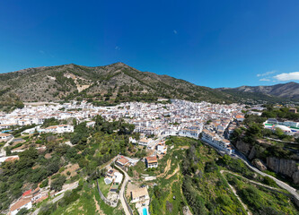 vista del bonito pueblo blanco de Mijas en  la provincia de Málaga, Andalucía - obrazy, fototapety, plakaty